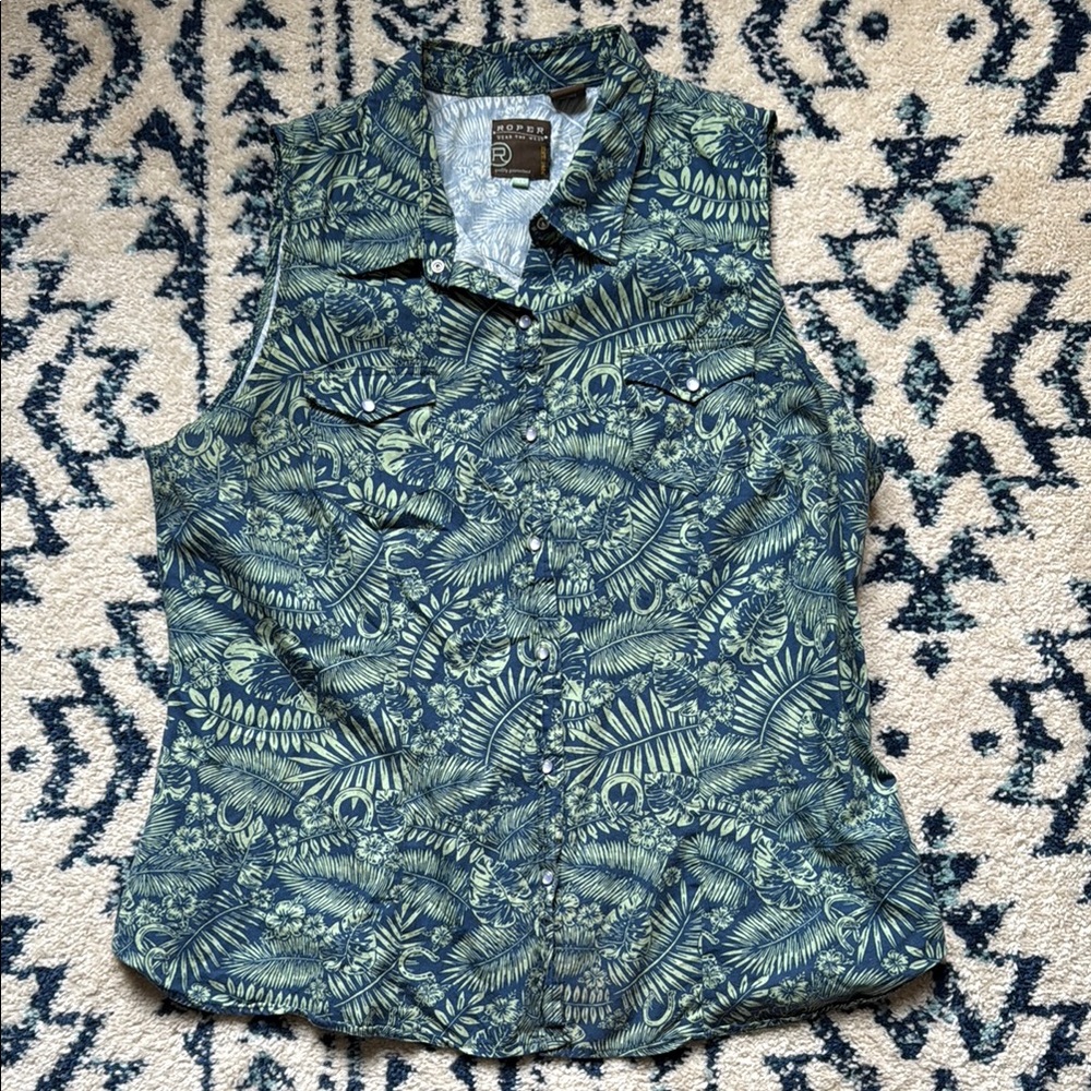 Roper Sleeveless western Hawaiian Patterned Top